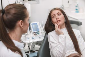 woman at dentist with tooth pain